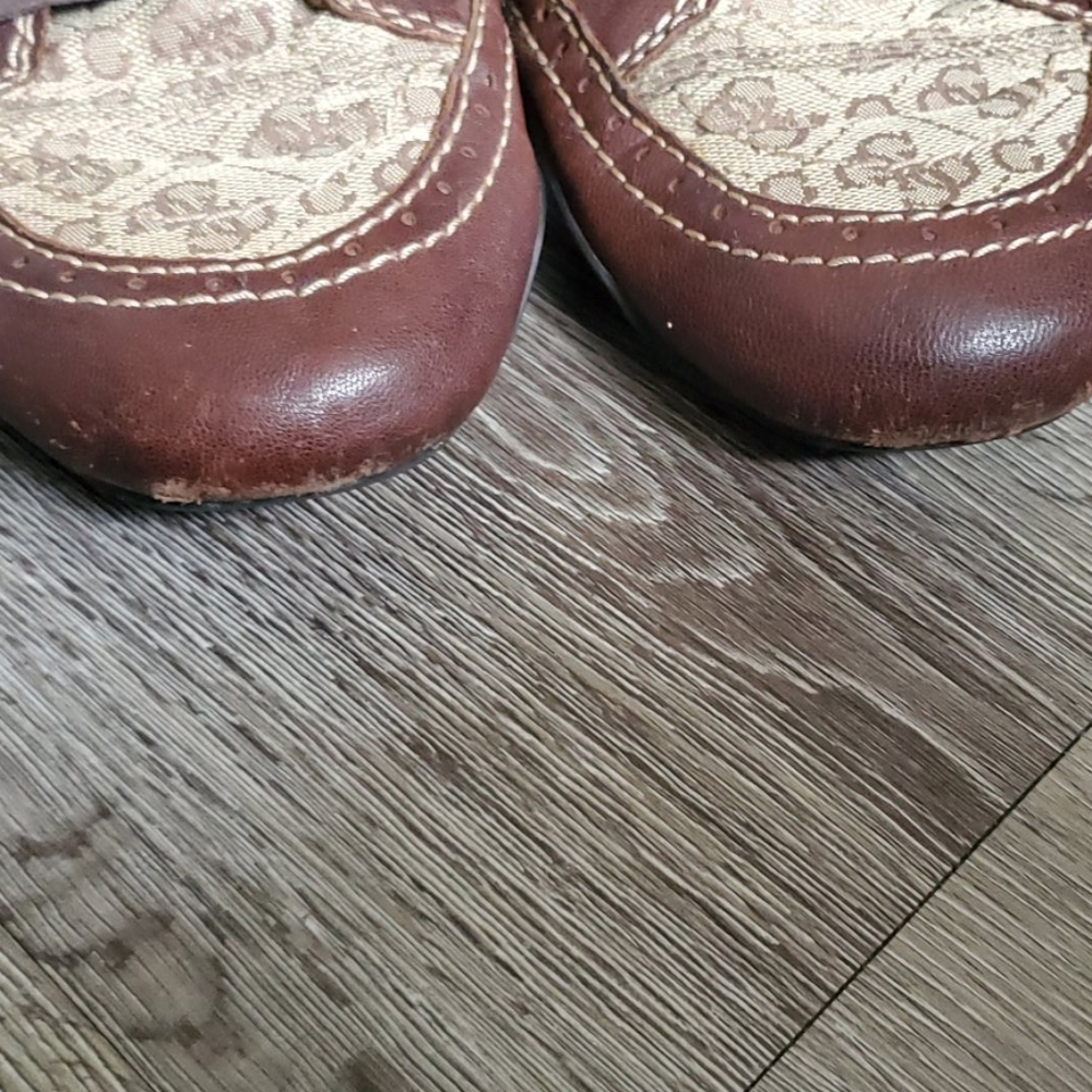 Guess Signature Sneakers - Picture 3 of 8